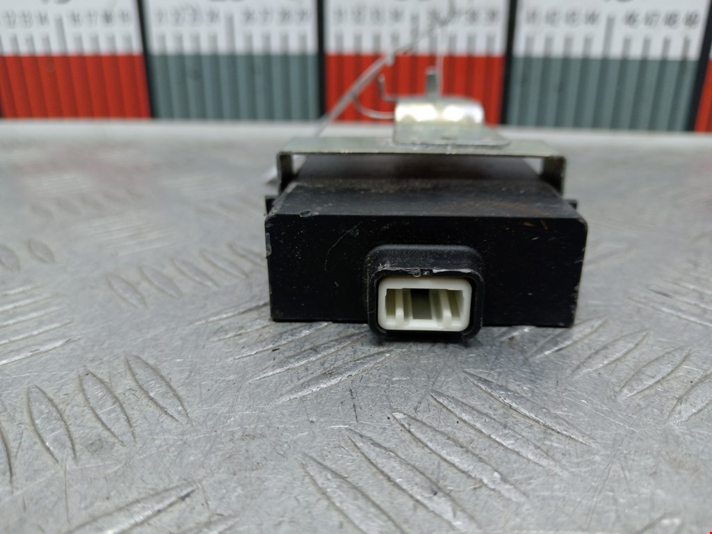 Блок управления центральным замком TOYOTA Avensis 2009-2015