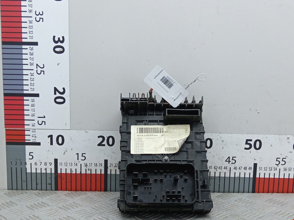 Датчик уровня в бачок омывателя VOLKSWAGEN Touran 2003-2010