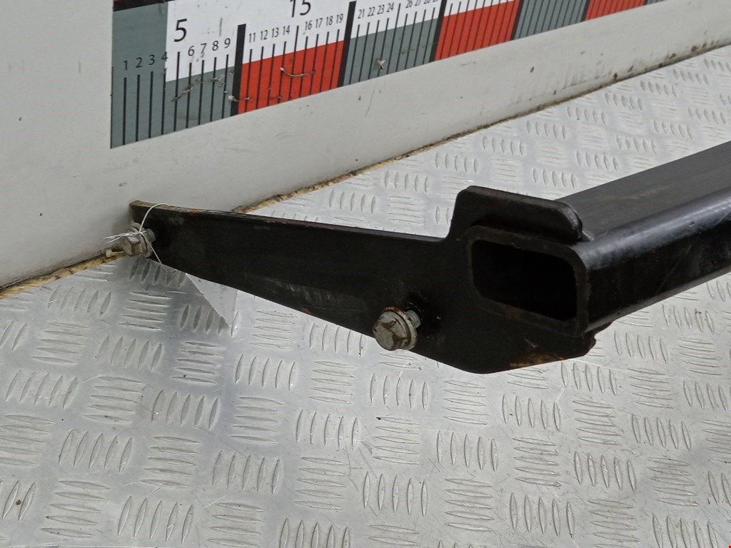 Фаркоп (прицепное устройство) VOLKSWAGEN Passat B6 2005-2011