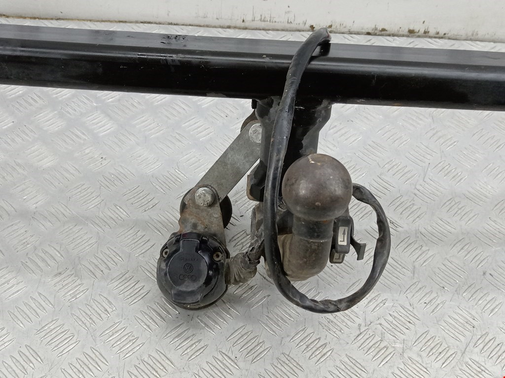 Фаркоп (прицепное устройство) VOLKSWAGEN Passat B6 2005-2011