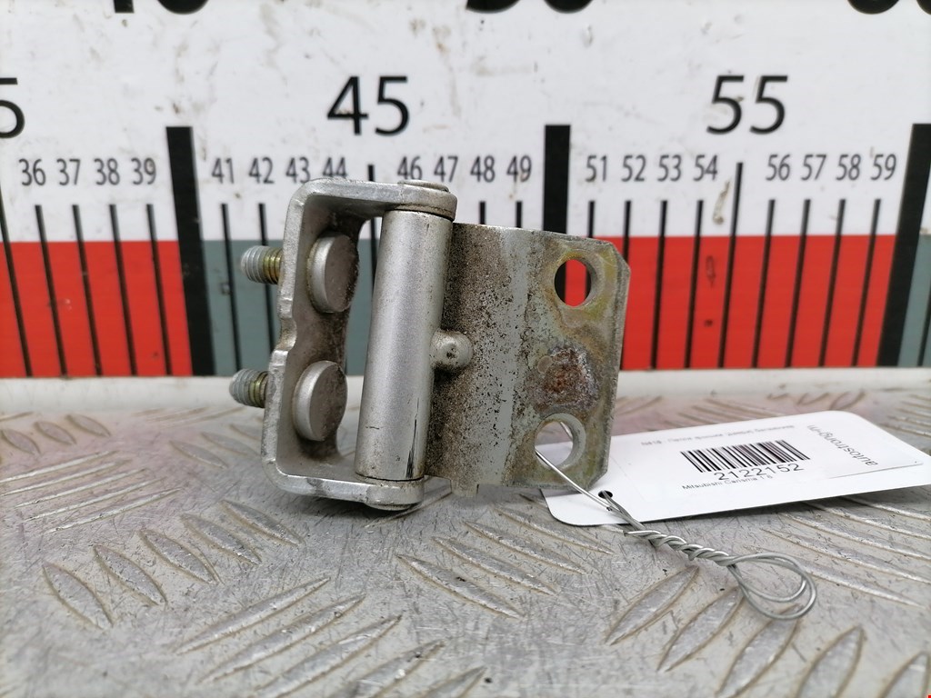 Петля крышки (двери) багажника Mitsubishi Carisma (1995-2004)