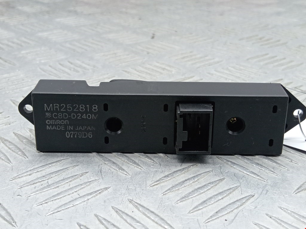 Кнопка стеклоподъемника MITSUBISHI Galant VIII 1996-2006