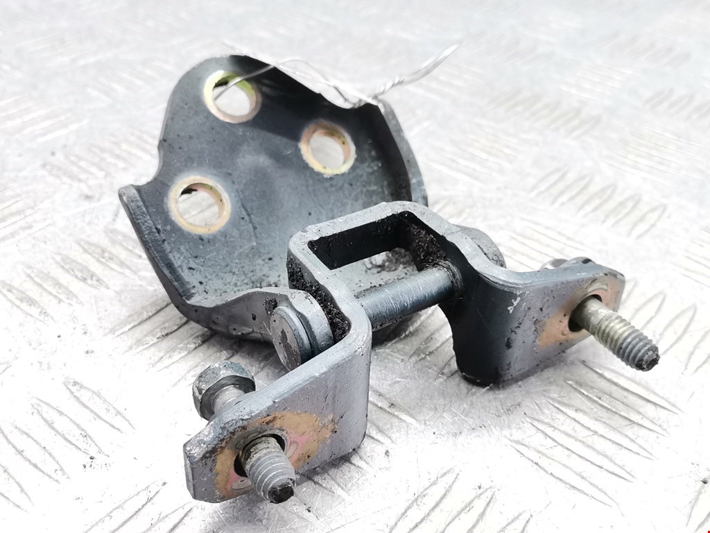 Петля двери передней правой Mitsubishi Galant 8 (1996-2006)