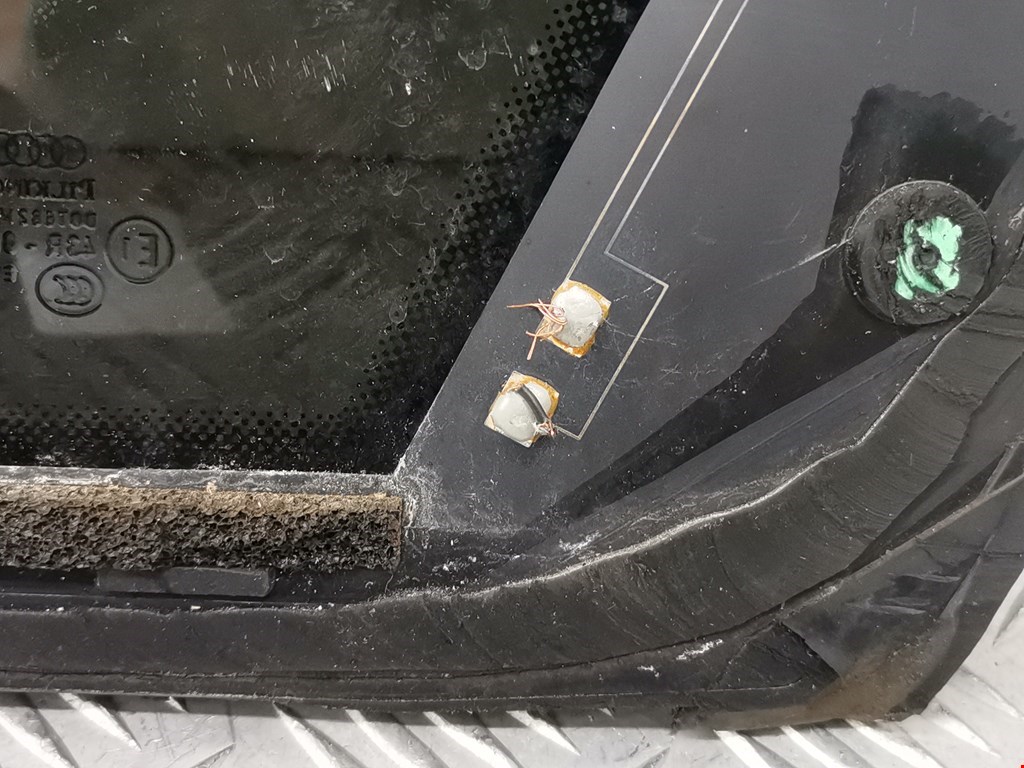 Стекло кузовное глухое левое AUDI A4 B8 2007-2015