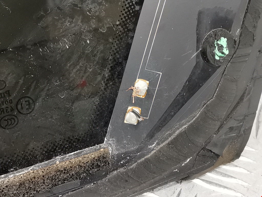 Стекло кузовное глухое левое AUDI A4 B8 2007-2015