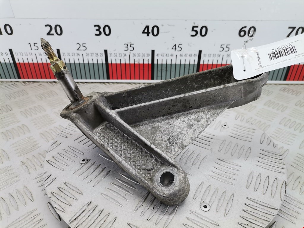 Кронштейн (крепление лапа траверса) кпп Nissan Almera N16 (2000-2006)