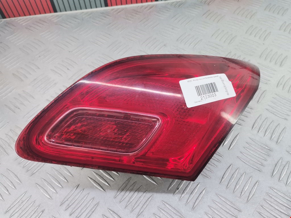 Фонарь задний внутренний правый OPEL Astra J 2009-2017