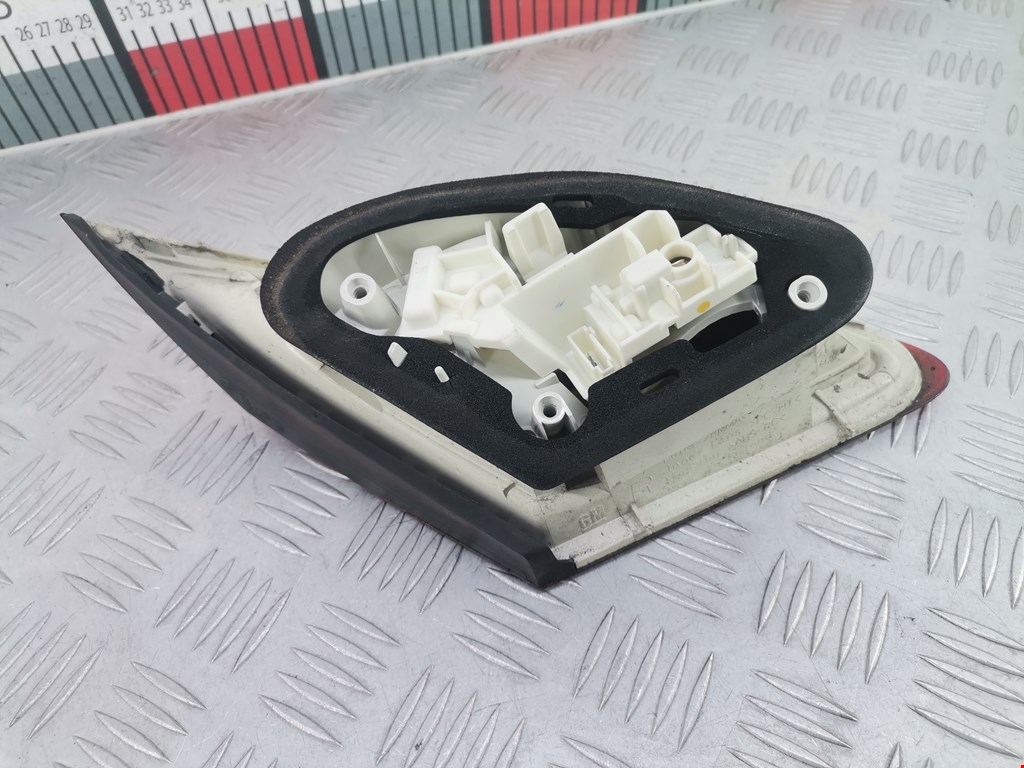 Фонарь задний внутренний правый OPEL Astra J 2009-2017