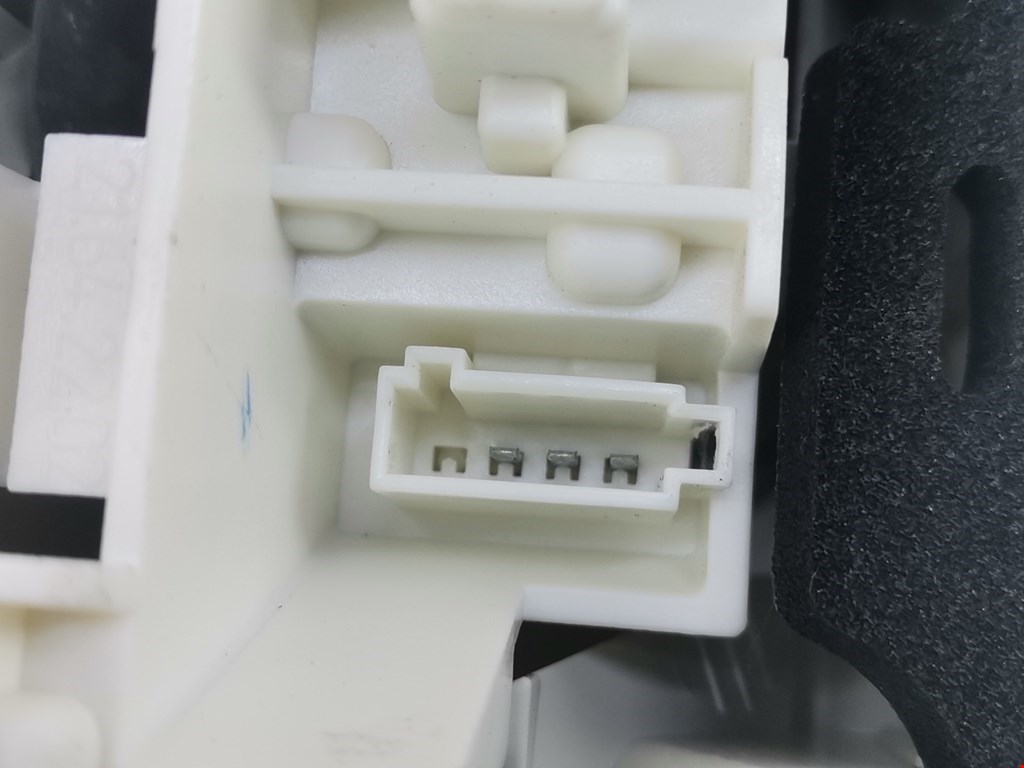 Фонарь задний внутренний правый OPEL Astra J 2009-2017