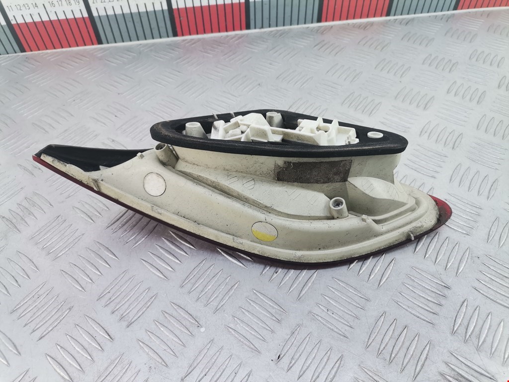 Фонарь задний внутренний левый OPEL Astra J 2009-2017