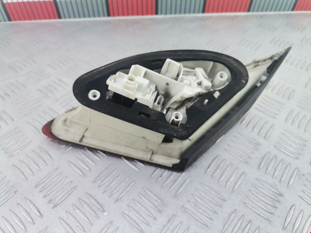 Фонарь задний внутренний левый OPEL Astra J 2009-2017