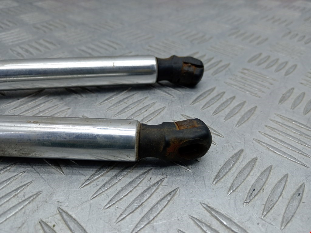 Амортизатор крышки (двери) багажника VOLKSWAGEN Polo IV 2001-2009