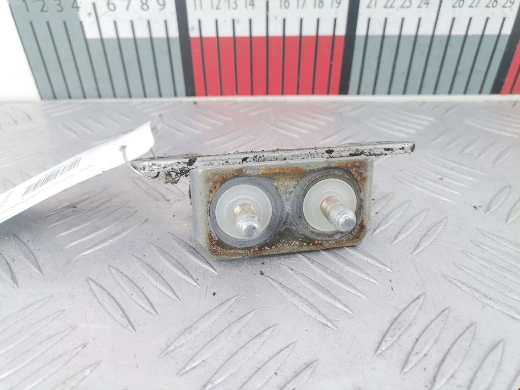 Петля крышки (двери) багажника Subaru Forester 2 (SG) (2002-2008)