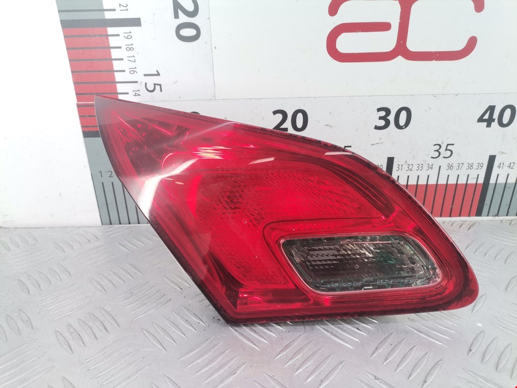Фонарь задний внутренний левый OPEL Astra J 2009-2017