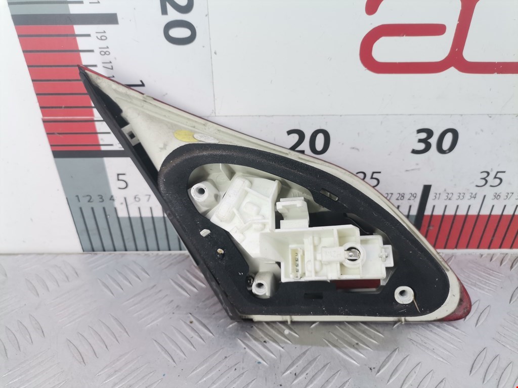 Фонарь задний внутренний правый OPEL Astra J 2009-2017