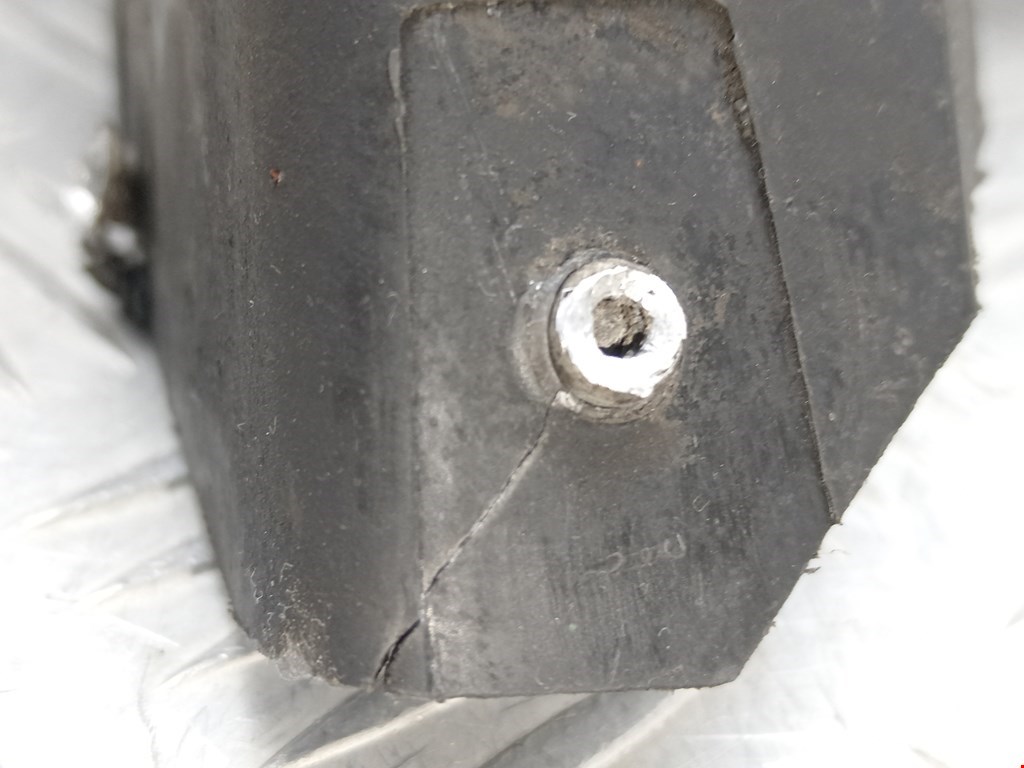 Кронштейн заднего бампера левый правый VOLVO V70 II 2000-2007