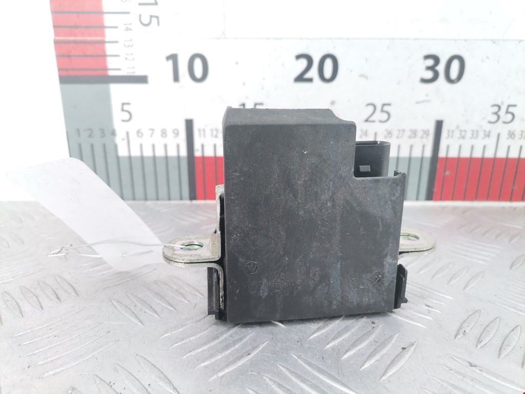 Замок багажника (крышки двери) VOLKSWAGEN Touran 2003-2010