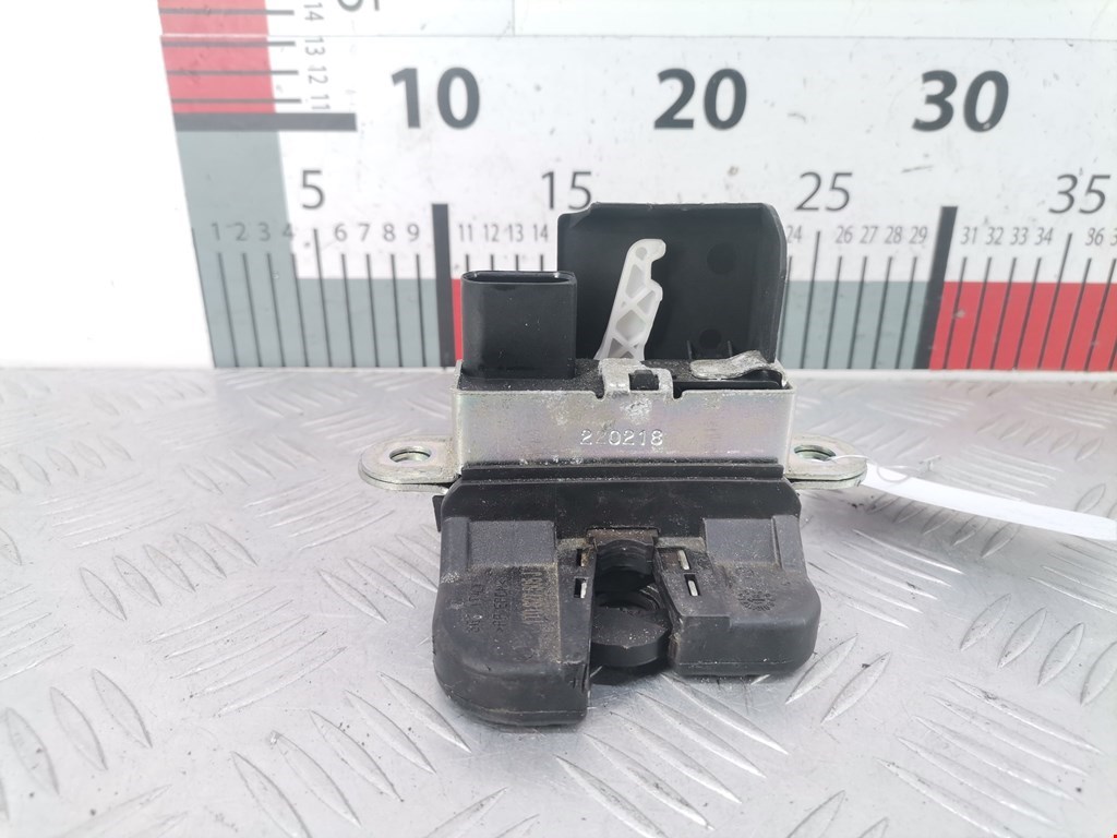 Замок багажника (крышки двери) VOLKSWAGEN Touran 2003-2010