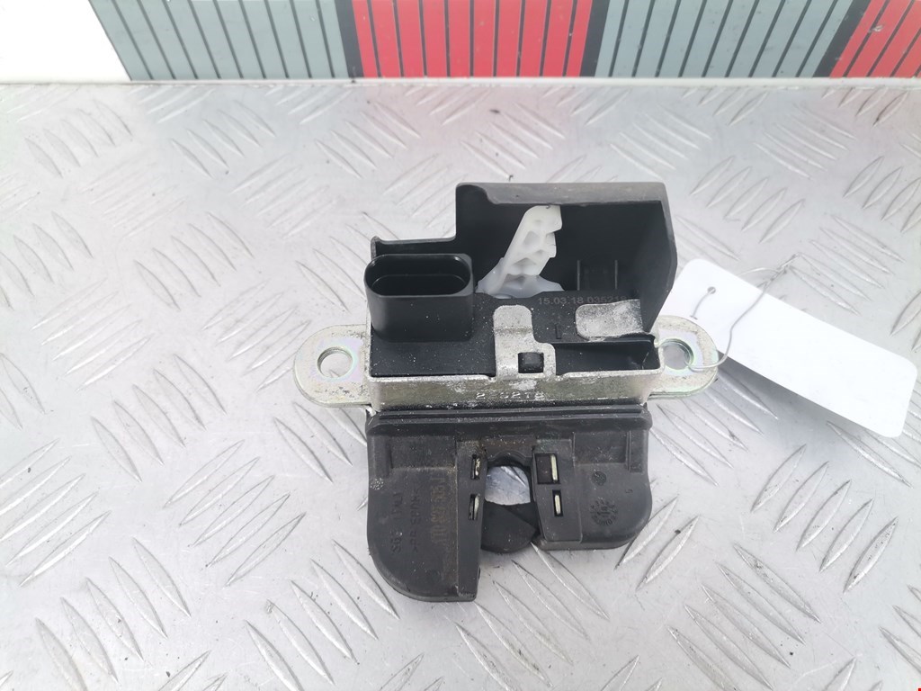 Замок багажника (крышки двери) VOLKSWAGEN Touran 2003-2010