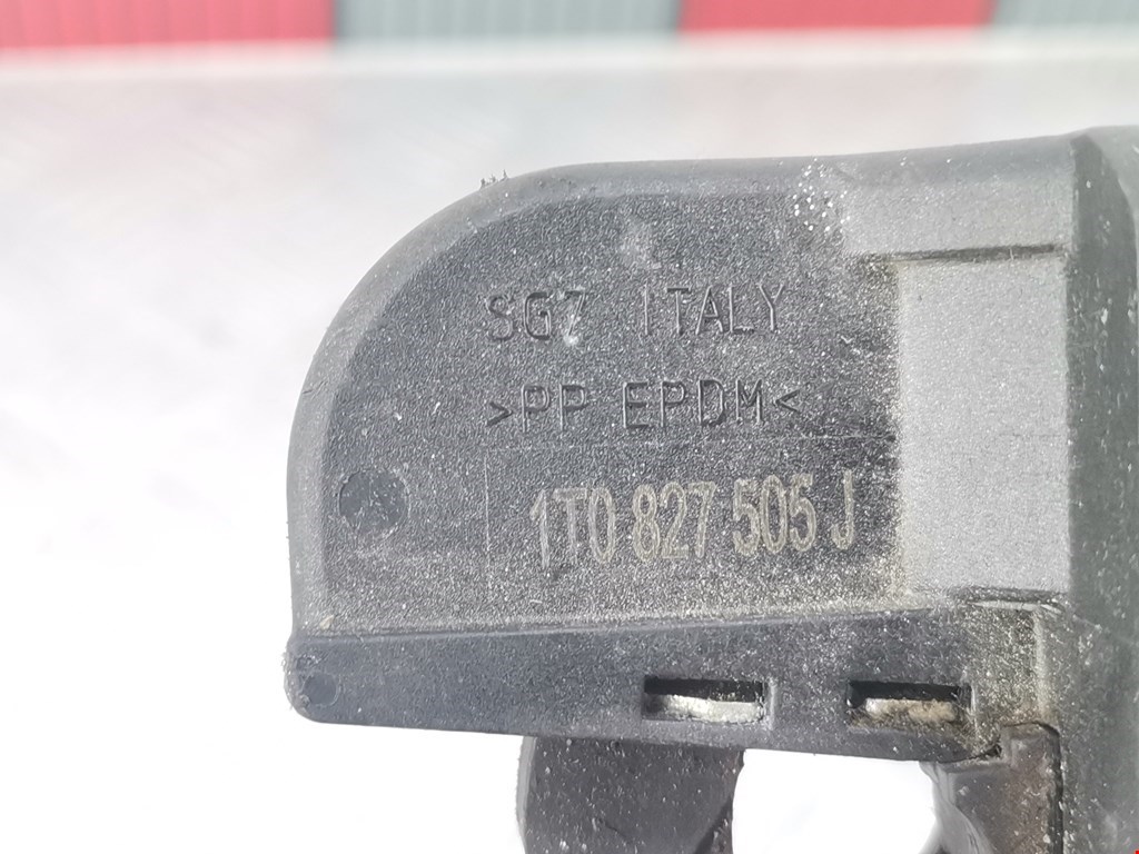 Замок багажника (крышки двери) VOLKSWAGEN Touran 2003-2010