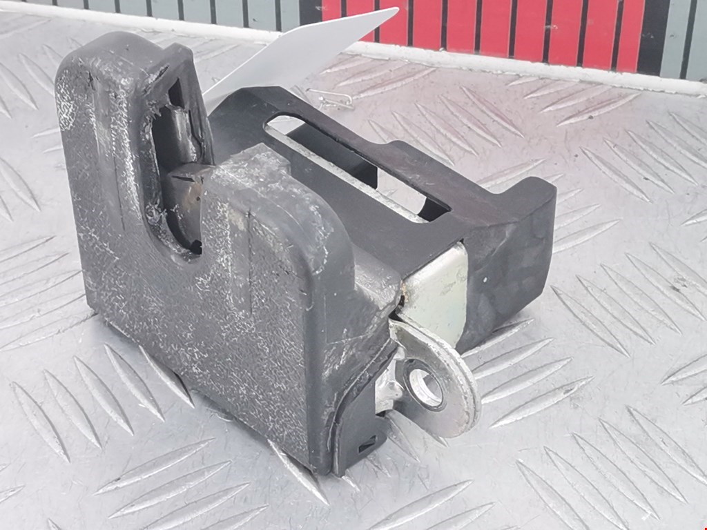 Замок багажника (крышки двери) VOLKSWAGEN Touran 2003-2010