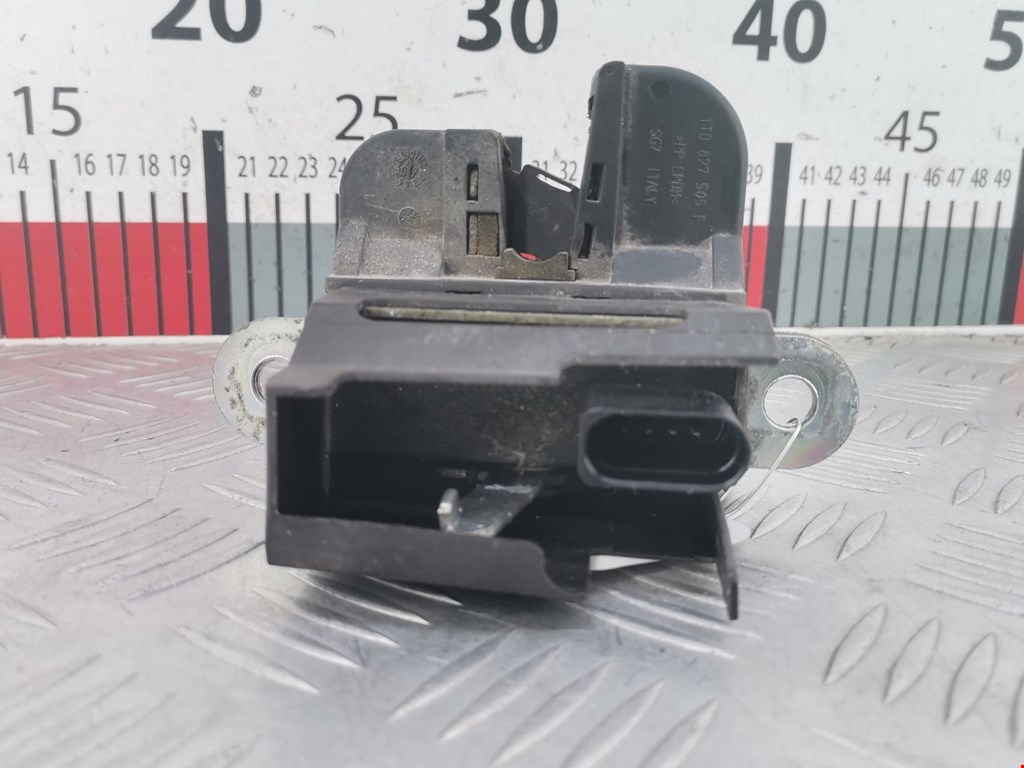 Замок багажника (крышки двери) VOLKSWAGEN Touran 2003-2010
