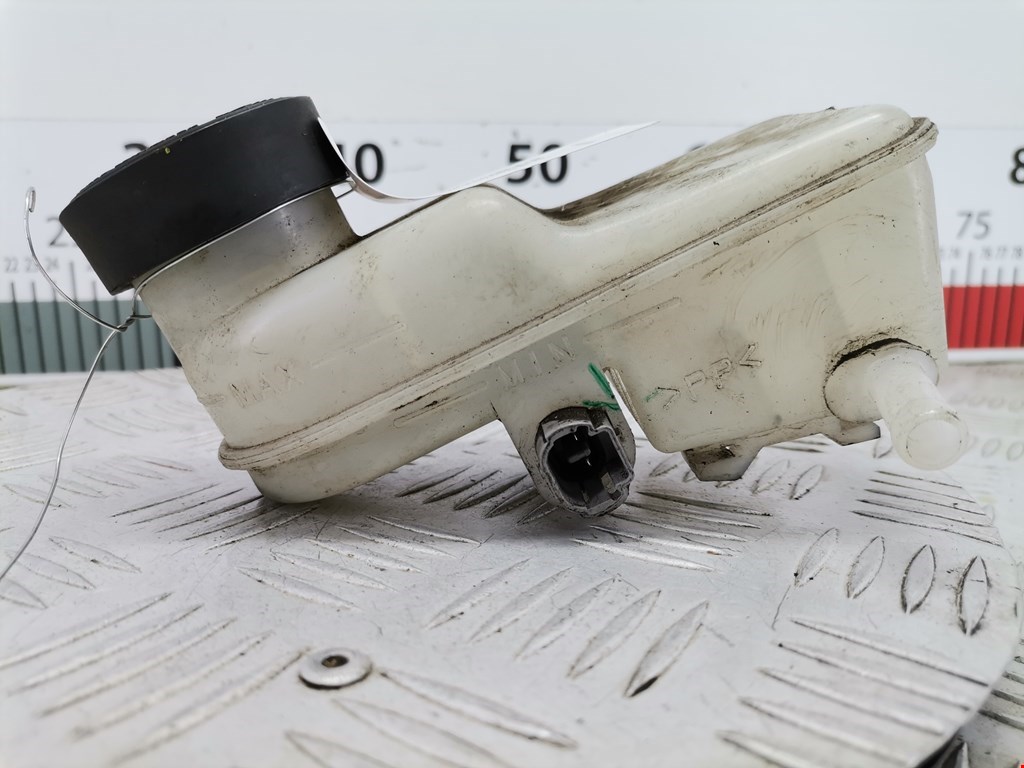 Бачок главного тормозного цилиндра TOYOTA Yaris Verso 1999-2006