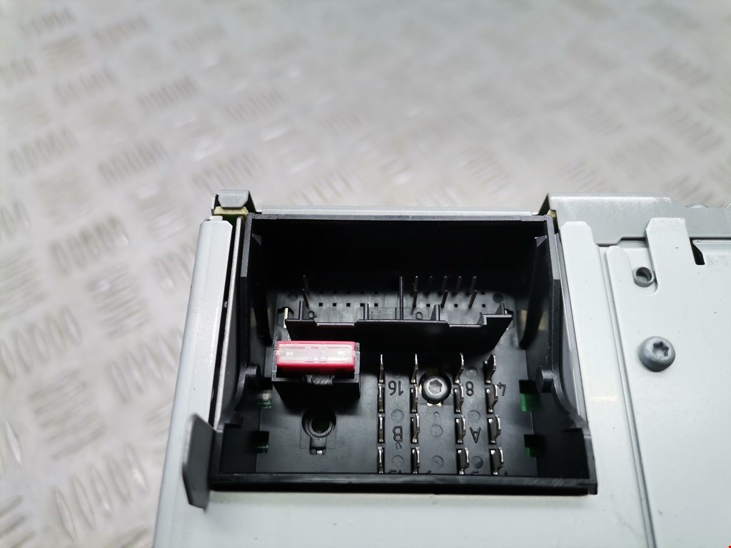 Магнитола VOLKSWAGEN Touran 2003-2010