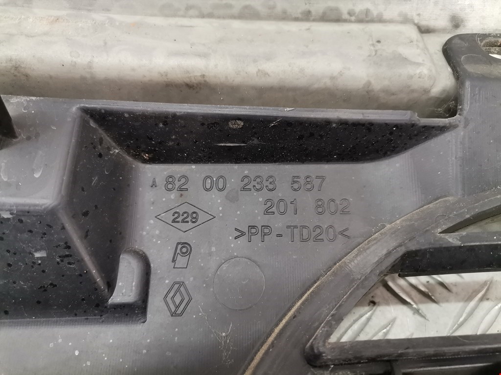 Решетка радиатора NISSAN Inerstar 1997-2010