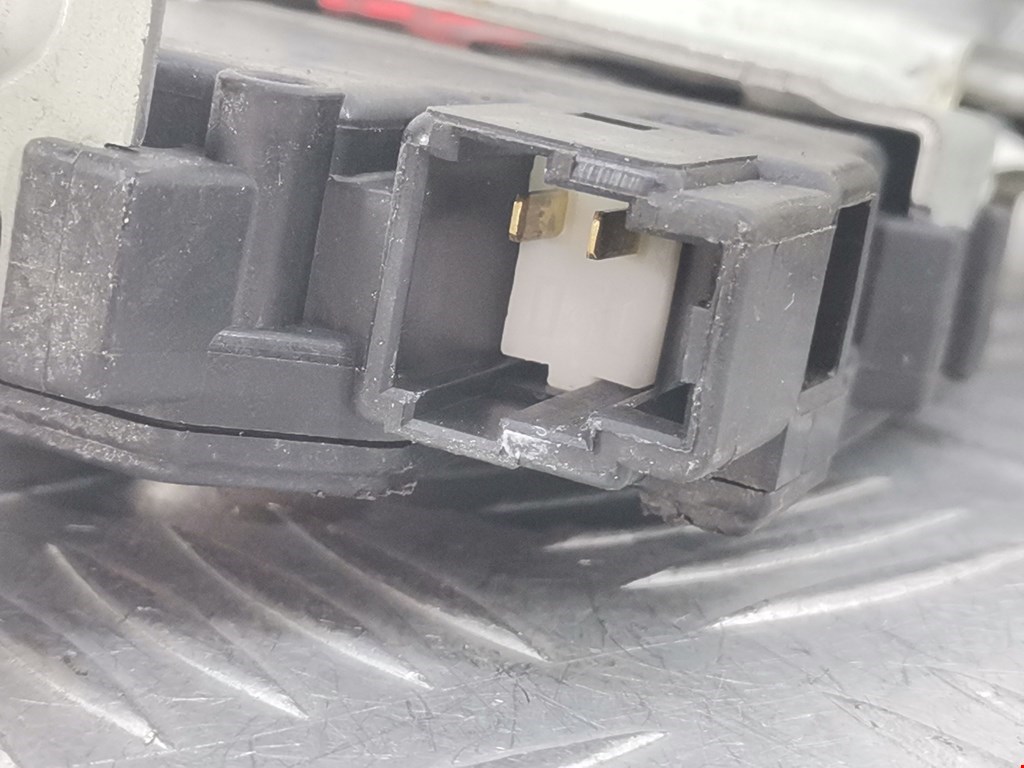 Замок багажника (крышки двери) SUBARU Legacy 1998-2004