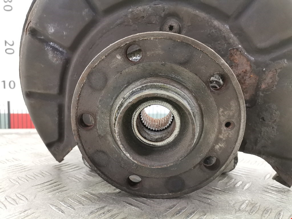 Ступица передняя левая VOLKSWAGEN Passat B6 2005-2011