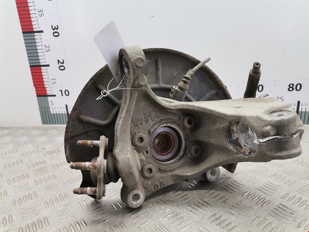 Ступица передняя левая VOLKSWAGEN Passat B6 2005-2011