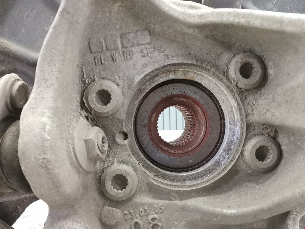 Ступица передняя левая VOLKSWAGEN Passat B6 2005-2011