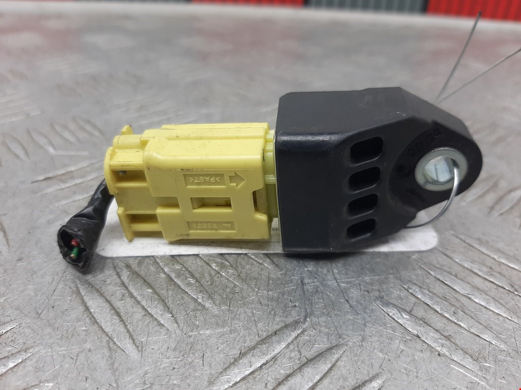 Датчик AIR BAG (подушек безопасности) TOYOTA Prius III XW30 2009-2015