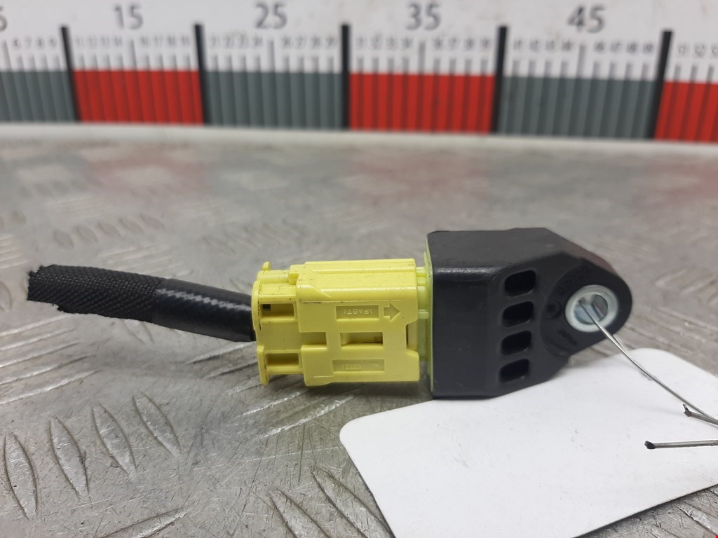 Датчик AIR BAG (подушек безопасности) TOYOTA Prius III XW30 2009-2015