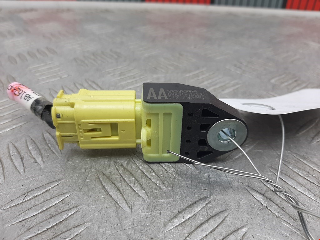 Датчик AIR BAG (подушек безопасности) TOYOTA Prius III XW30 2009-2015