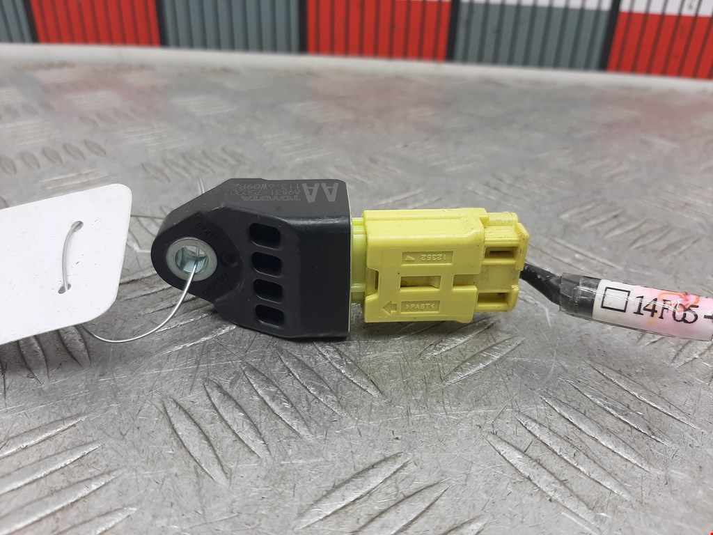 Датчик AIR BAG (подушек безопасности) TOYOTA Prius III XW30 2009-2015