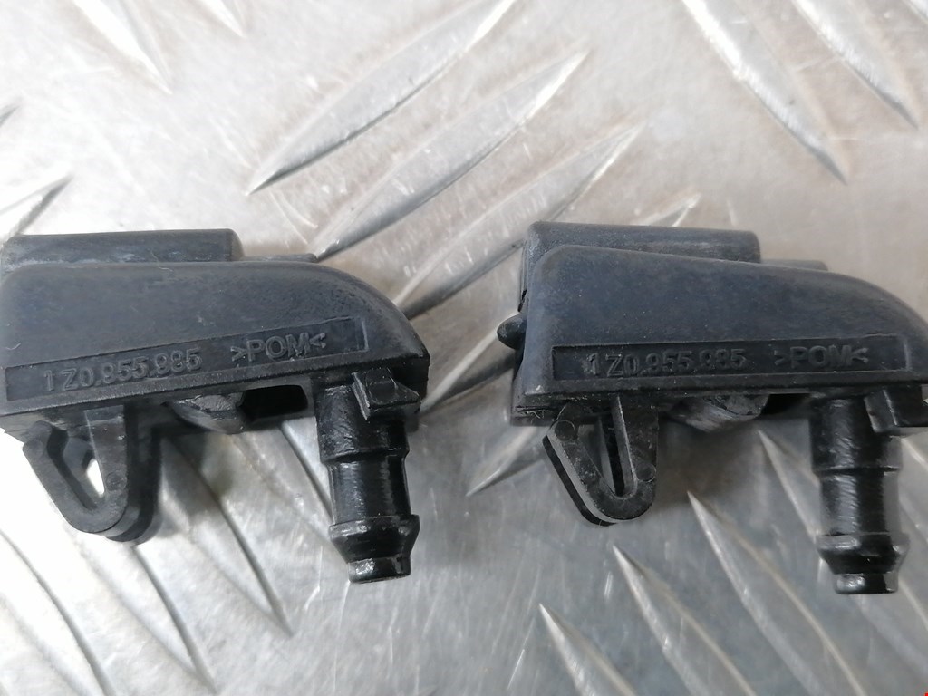 Форсунка омывателя лобового стекла SKODA Octavia A5 1Z- 2004-2013