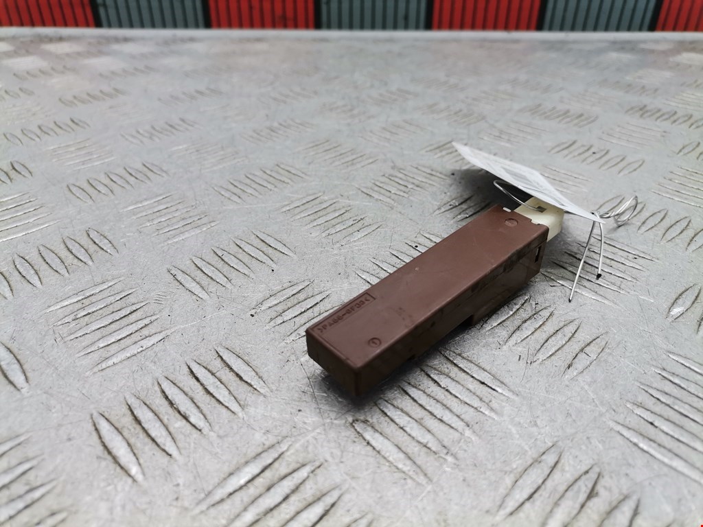 Усилитель антенны TOYOTA Prius III XW30 2009-2015