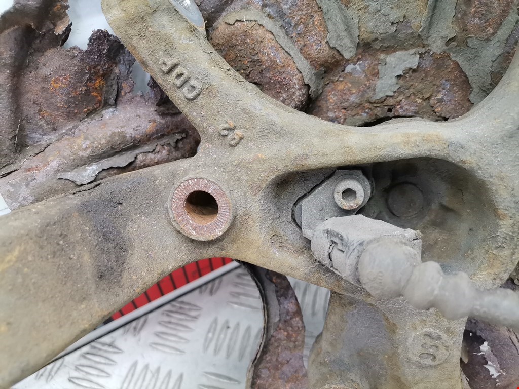 Ступица задняя левая VOLKSWAGEN Touran 2003-2010