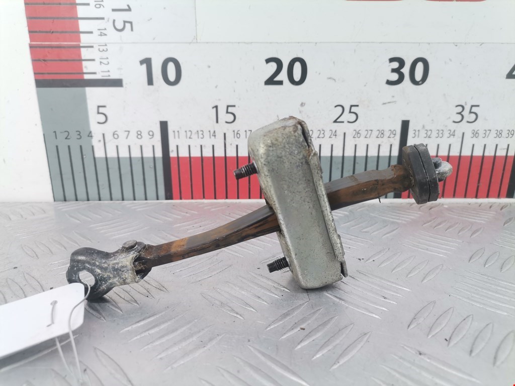 Ограничитель открывания двери TOYOTA Avensis 2009-2015