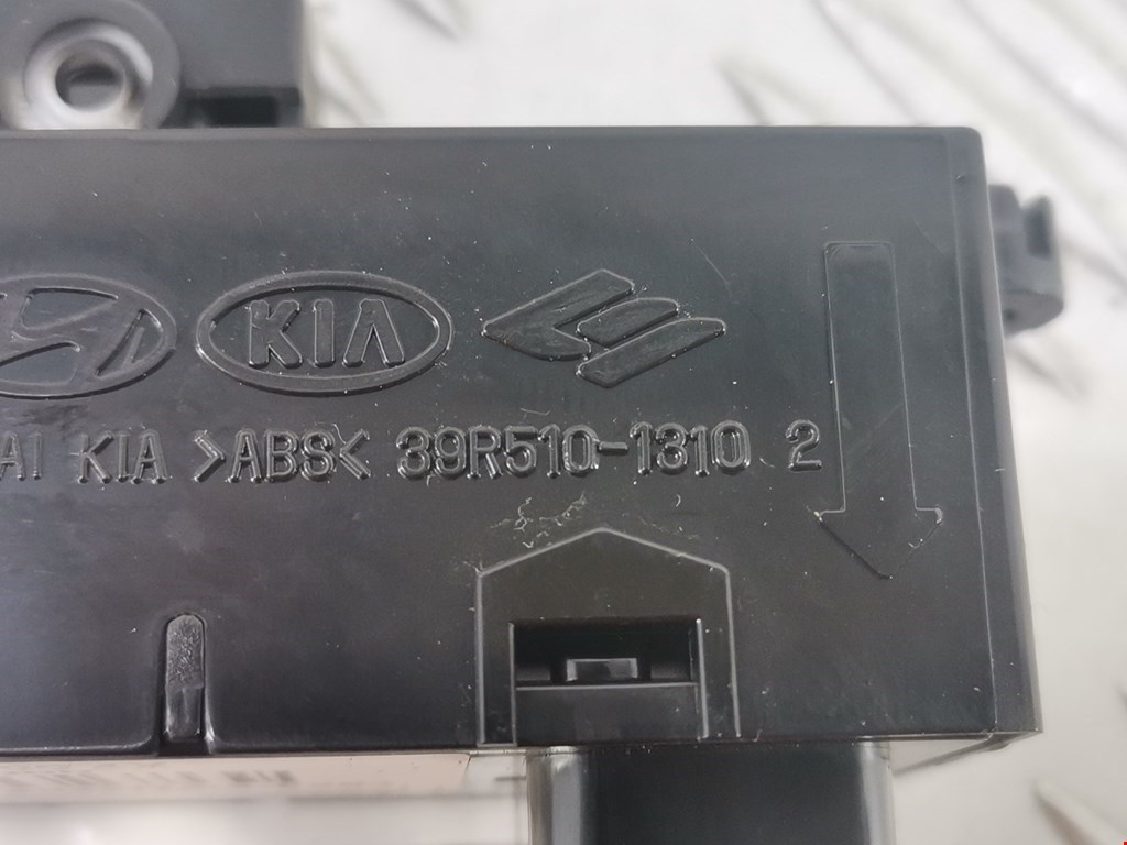 Кнопка стеклоподъемника HYUNDAI i40 2011-2019