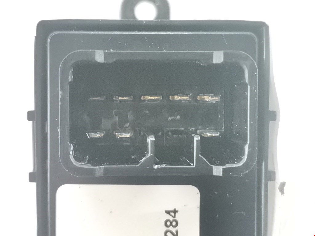 Кнопка стеклоподъемника HYUNDAI i40 2011-2019