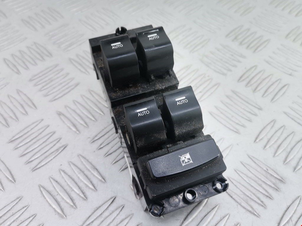 Блок управления стеклоподъемниками HYUNDAI i40 2011-2019