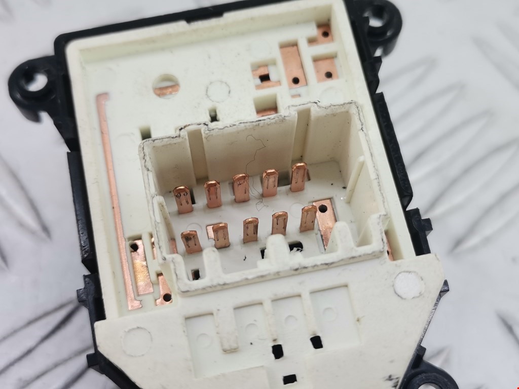 Блок управления зеркалами HYUNDAI i40 2011-2019