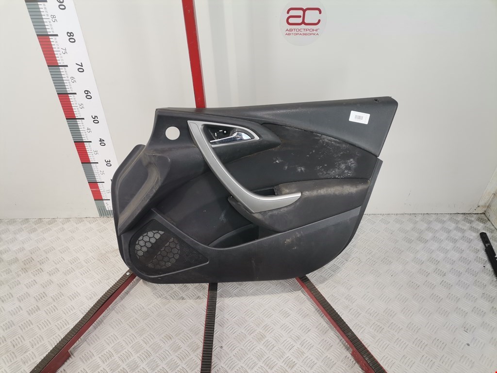 Обшивка двери передняя правая OPEL Astra J 2009-2017