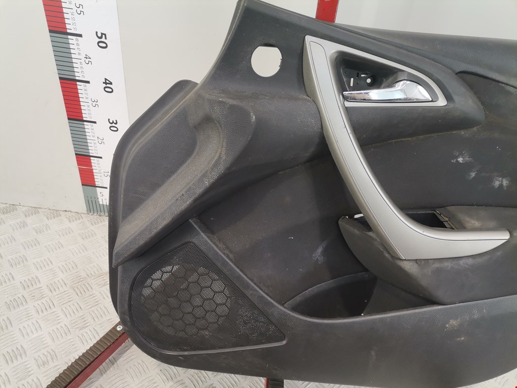 Обшивка двери передняя правая OPEL Astra J 2009-2017