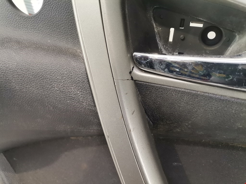 Обшивка двери передняя правая OPEL Astra J 2009-2017