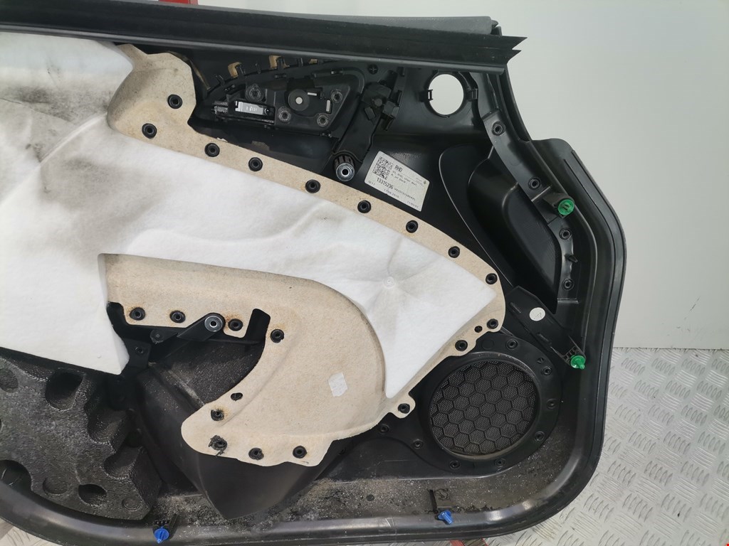 Обшивка двери передняя правая OPEL Astra J 2009-2017