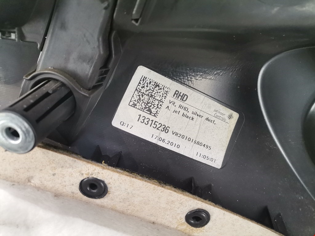 Обшивка двери передняя правая OPEL Astra J 2009-2017